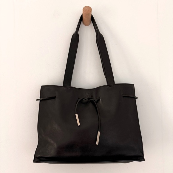 Vintage Gucci black leather drawstring medium shoulder tote bag - Picture 10 of 16